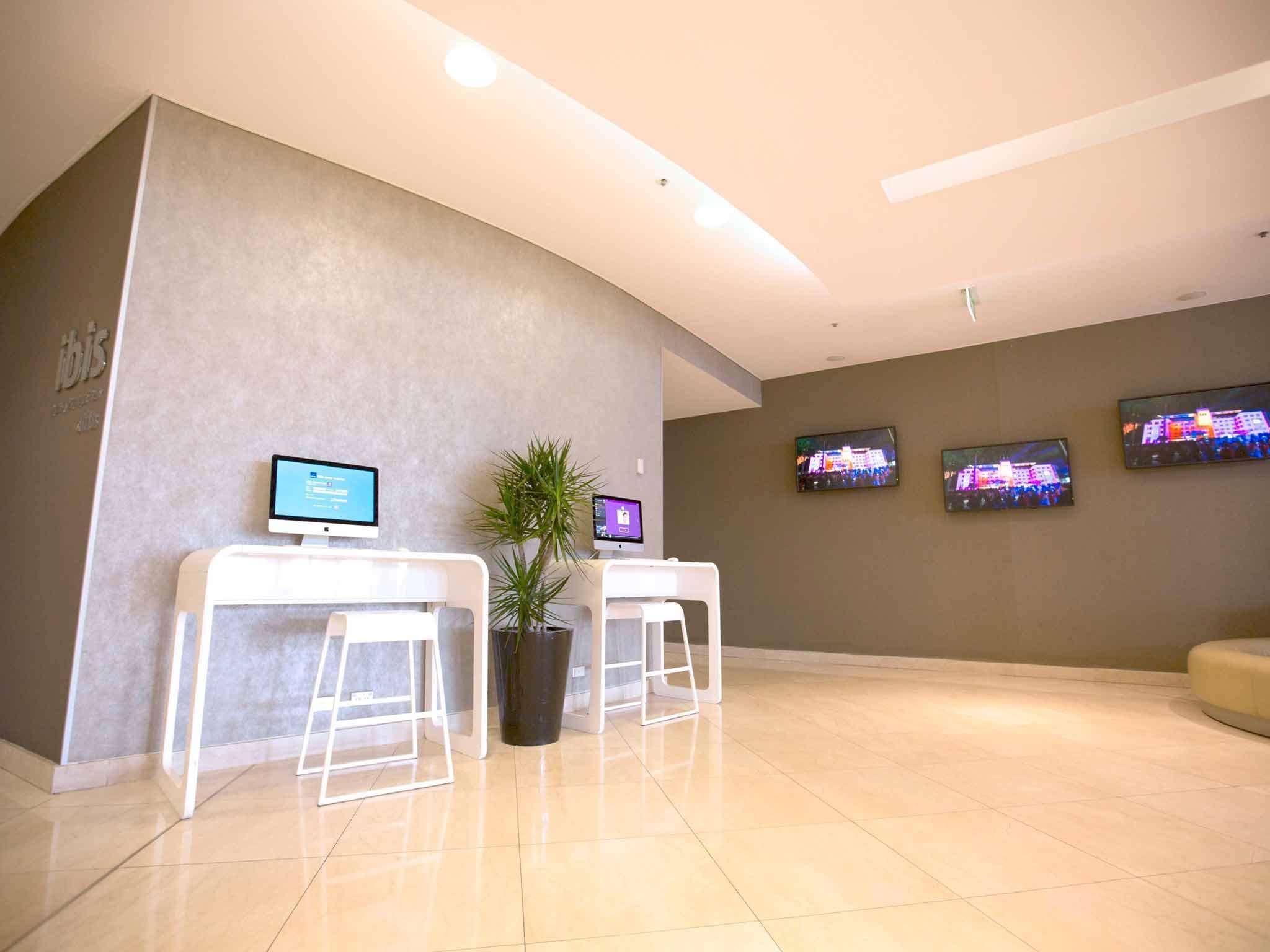 Ibis Sydney Olympic Park Hotel Екстериор снимка